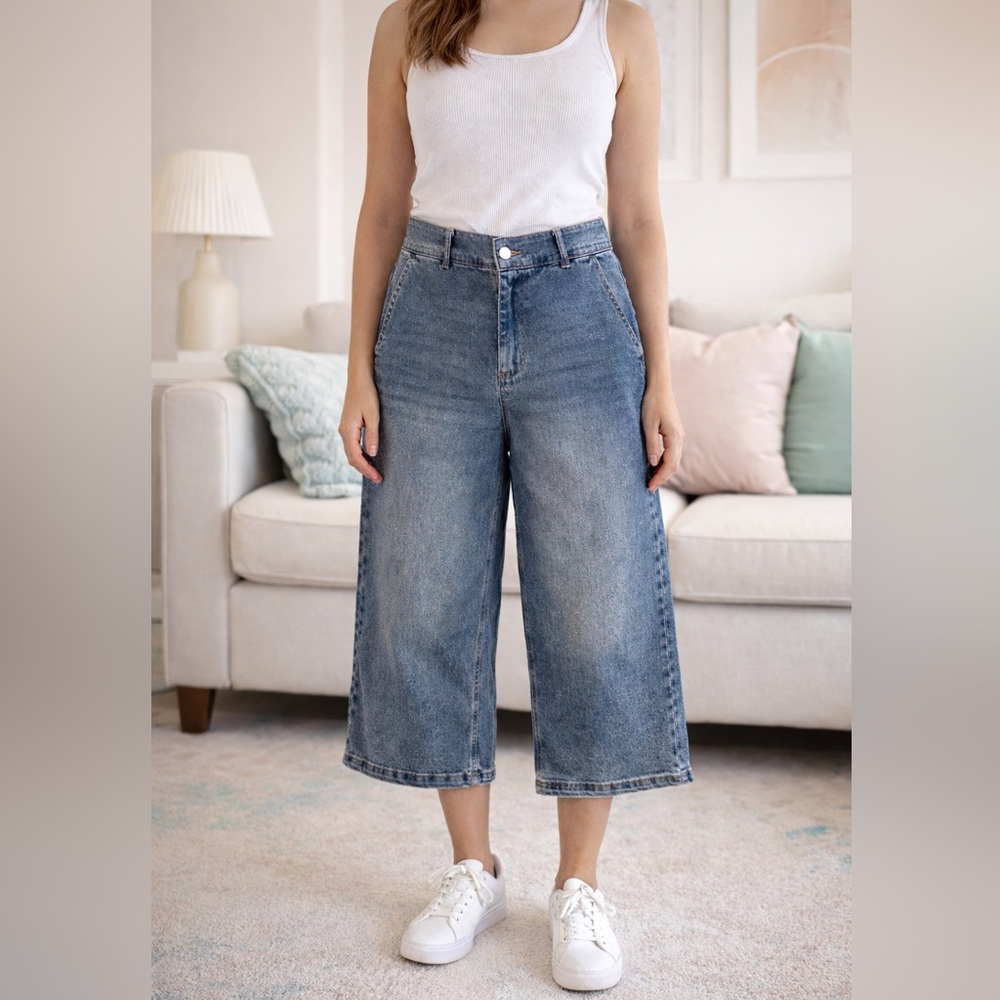 Almost Famous Women’s Slouchy Capri Denim Jeans Relaxed Fit Blue Size Small